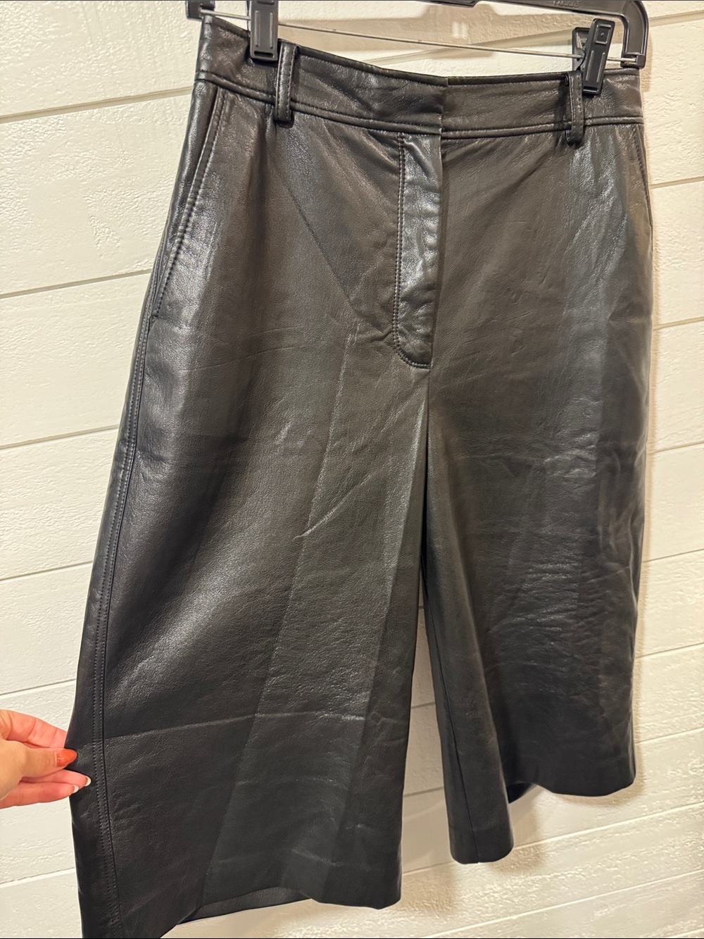 BABATON Vegan Leather Wide Leg Shorts- Sleek Classic Style- size 6 - Picture 1 of 4
